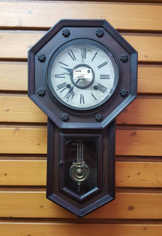 รูป นาฬิกาแขวนไม้โบราณ ทรงแปดเหลี่ยม ผลิตจากไม้แท้  รุ่น F7166 1