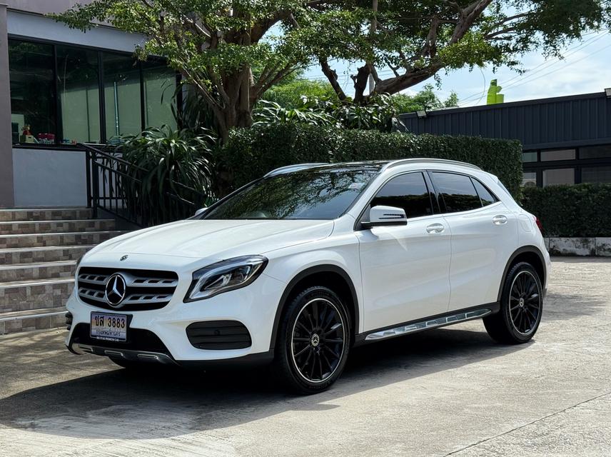 2020 BENZ GLA 250 AMG FACELIFT รถมือเดียวออกป้ายแดง รถวิ่งน้อย เข้าศูนย์ทุกระยะ รถไม่เคยมีอุบัติเหตุครับ