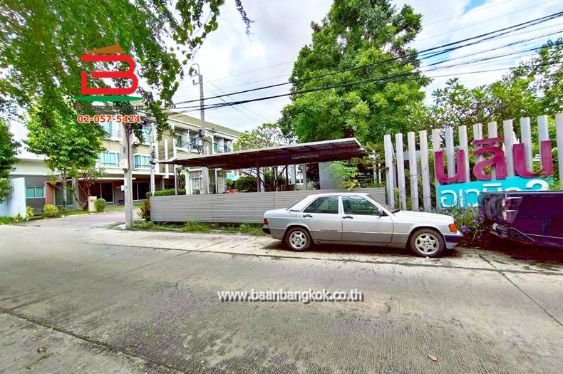 ทาวน์โฮม หมู่บ้านนลินอเวนิว 3 เนื้อที่ 16.2 ตร.ว (ซอยเคหะร่มเกล้า 72) ถนนรามคำแหง แขวงสะพานสูง เขตสะพานสูง 9