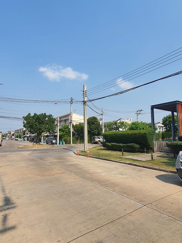 บ้านทาวโฮม ตั้งบน ถนนเมน พิมลราช บางบัวทอง 3