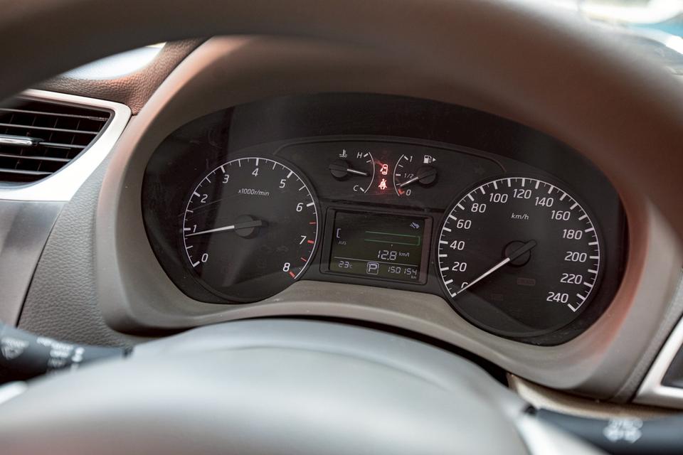 Nissan Sylphy 1.6S ปี 2013 เกียร์ออโต้ สีเทา มือเดียวป้ายแดง 16