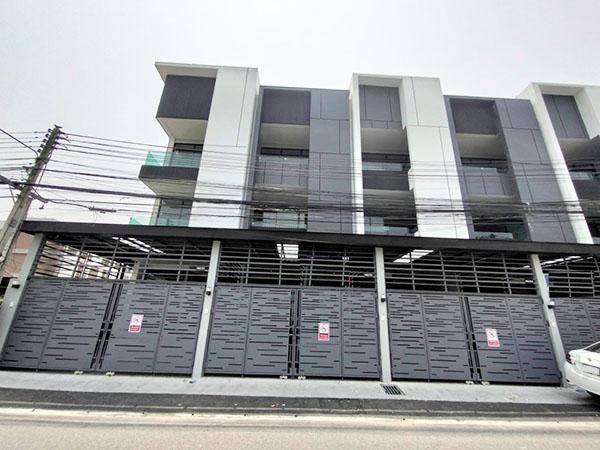 🏠✨ให้เช่าทาวน์โฮม 3 ชั้น สไตร์โมเดิร์นหรู ย่านเศรษฐกิจ ตอบโจทย์ความคุ้มค่า เหมาะสำหรับพักอาศัย หรือ Home office