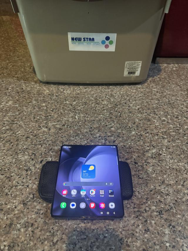 ขายๆๆๆถูกSamsungFold5สีPhontom Black 512กิ๊กสูนTrueสภาพสวยการใช้งานดีเยี่ยมทุกๆฟังชั่นเครื่องรีสโตได้ตลอดไม่มีติดแอคเค้าใดๆคับ ( จอกางสุดจอไม่มีจุดดำไ