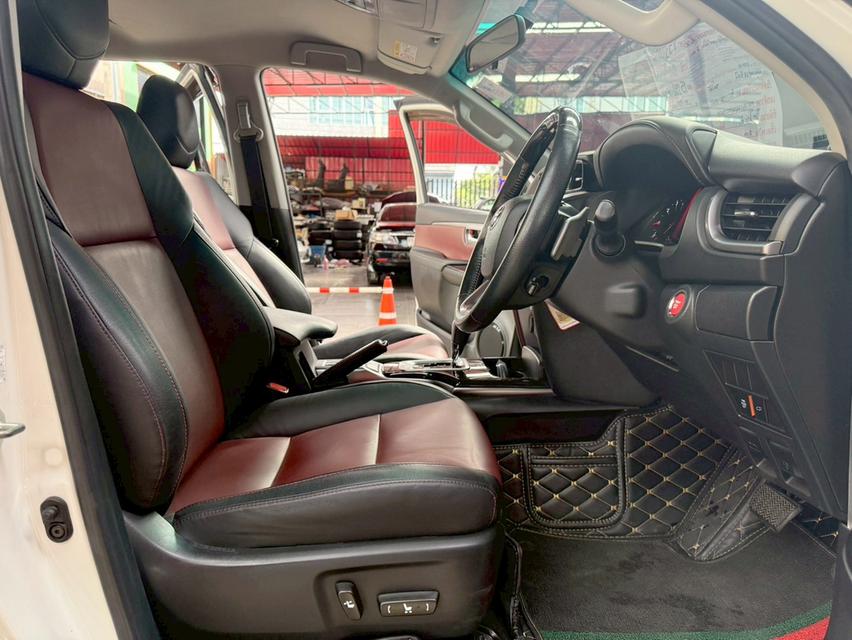 TOYOTA FORTUNER 2.8 TRD Sportivo 2WD ปี2018 10