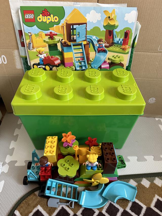 Lego 10864 Large Playground Brick Box และ 2304 Sheet