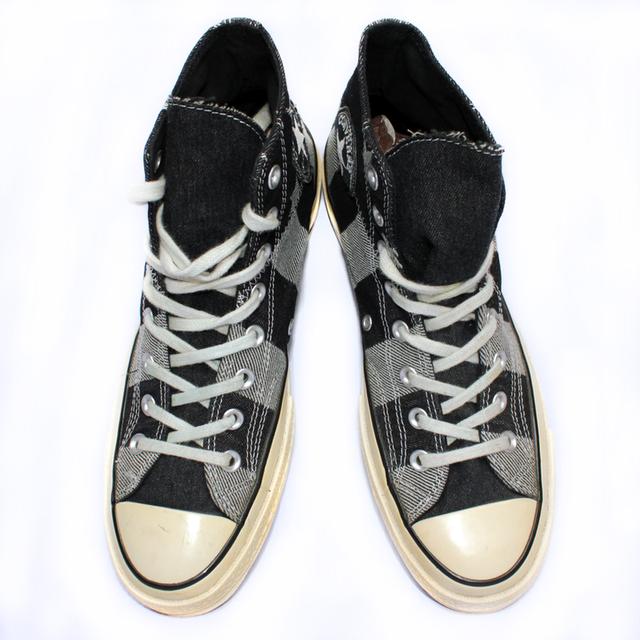 CONVERSE ผ้าใบหุ้มข้อมือสอง ลายขาวสลับดำ สภาพเหมือนใหม่ จัดส่งฟรี!!! เก็บปลายทาง