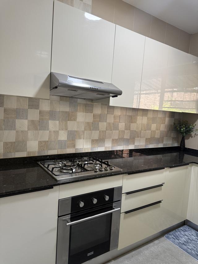 บ้านให้เช่า ในเมืองใกล้ NIS 4