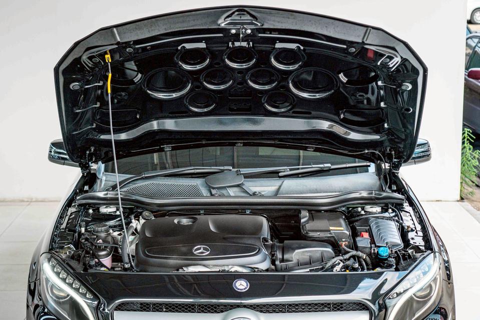 รหัสรถ NP5565 BENZ GLA200 URBAN ปีรถ : 2017 17