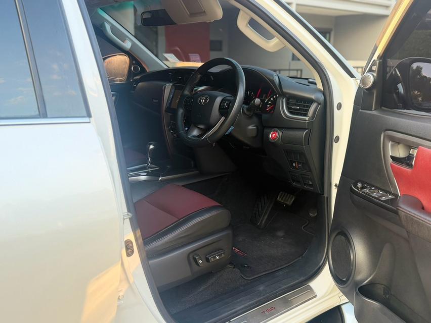 (แจ้งรหัสรถ NC9111)📍📍 TOYOTA ✳️ FORTUNER 2.8 TRD Sportivo (Black Top) (2WD) 2018 รูปที่ 9