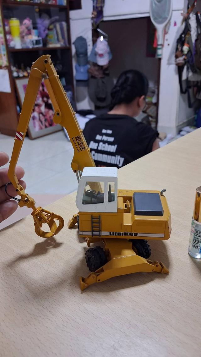 ปรับลดราคาครับ รถโมเดล รถเหล็ก สายก่อสร้างงานเยอรมันหายากครับ Conrad Liebherr A932 Material Handler รูปที่ 8