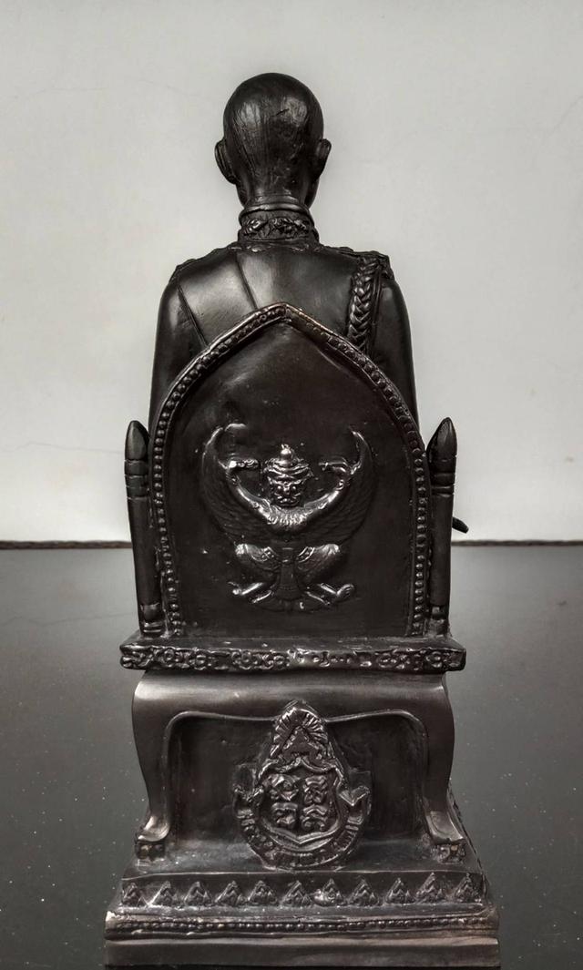 571.พระบรมรูปหล่อในหลวงรัชกาลที่ 9 พระบาทสมเด็จพระปรมินทรมหาภูมิพลอดุลยเดช ทรงประทับนั่งบัลลังก์ 10
