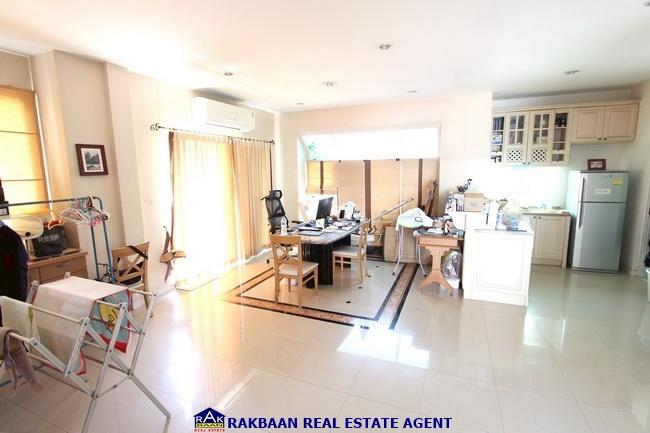 ขายบ้านนันทวัน รามคำแหง94 เนื้อที่ 83.80ตร.ว. 3นอน 3ห้องน้ำ มีห้องเมท บ้านสวย สภาพดี เข้าอยู่ได้เลย 6