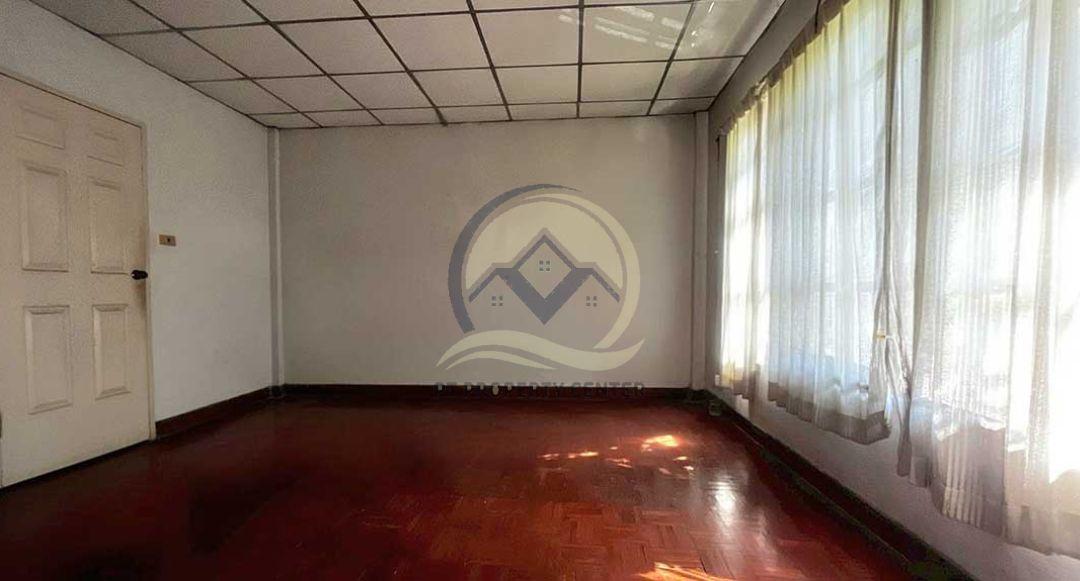 โครงการสรานนท์ ทาวน์โฮม 2.5 ชั้น ลาดพร้าว 101 ซอย 50 ขายตามสภาพ เหมาะสำหรับรีโนเวท ต่อรองได้ ทำเลโซนลาดพร้าว 10