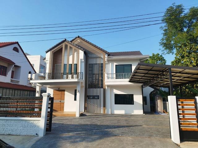 บ้านเดี่ยว 2 ชั้น หมู่บ้าน สินทรัพย์นคร พุทธมณฑลสาย 2 เขตบางแค กรุงเทพฯ รีโนเวทใหม่ทั้งหลัง ดีไซน์โมเดิร์น 2