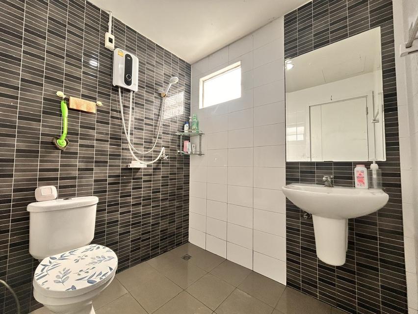 ทาวน์เฮ้าส์ 2 ชั้น 3 ห้องนอน 2 ห้องน้ำ 8