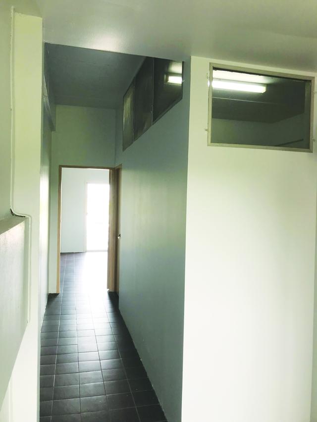 อาคารพาณิชย์ 4 ชั้น + ชั้นลอย + ชั้นดาดฟ้า อยู่ ซอยกรมที่ดิน บางบัวทอง 4