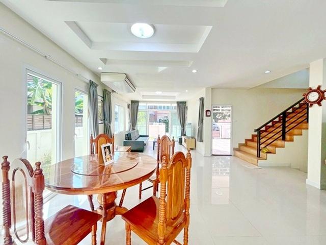 The Boulevard สวนเสือศรีราชา 2.5 กม. บ้านเดี่ยว 2 ชั้น 63 ตร.วา.พร้อมอยู่ 3นอน รร.นานาชาติไทยจีน ศรีราชา 3 กม.เฟอร์ฯครบ 3