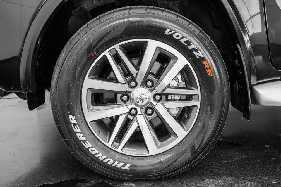 2018 TOYOTA FORTUNER 2.4 V 2WD SUV สีดำ ไมล์ 115083 กม. 11