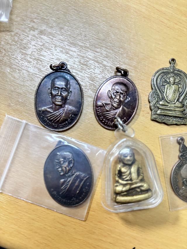 พระเครื่องหลายๆองค์ครับ รูปที่ 2