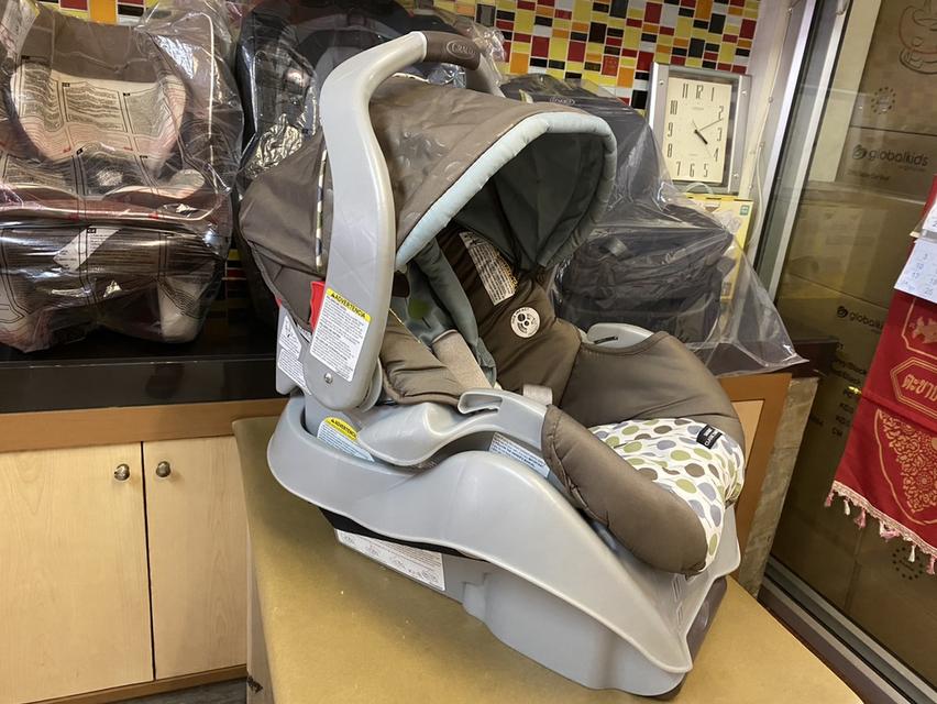 คาร์ซีทเด็กอ่อนมือสอง Graco ในรูปแบบตะกร้าหิ้ว ในราคา 1,290 บาท
