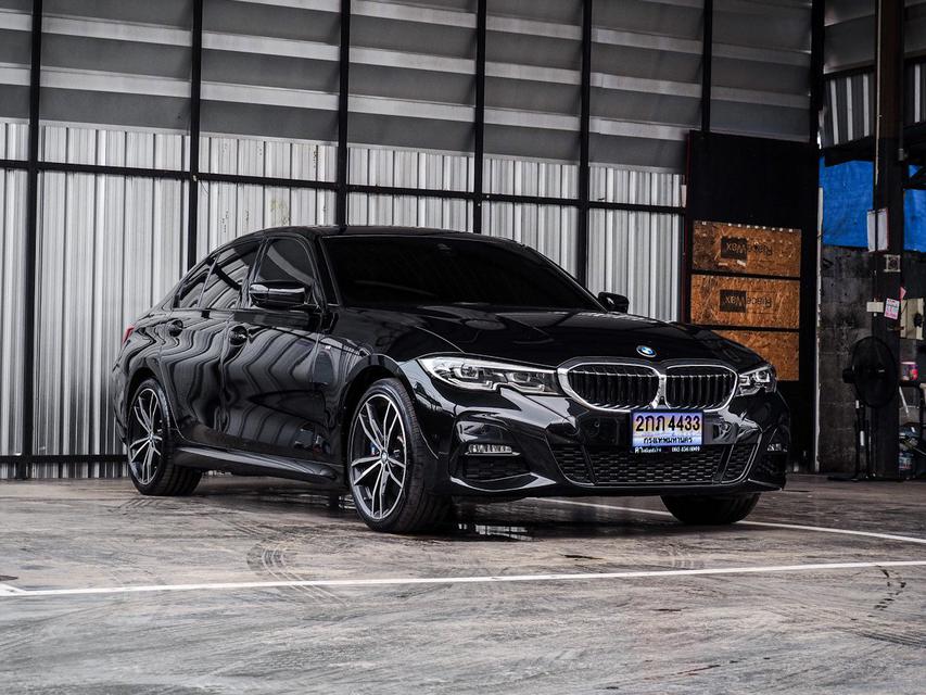 รูป BMW Series 3 330E M Sport ปี 2020 สีดำ
