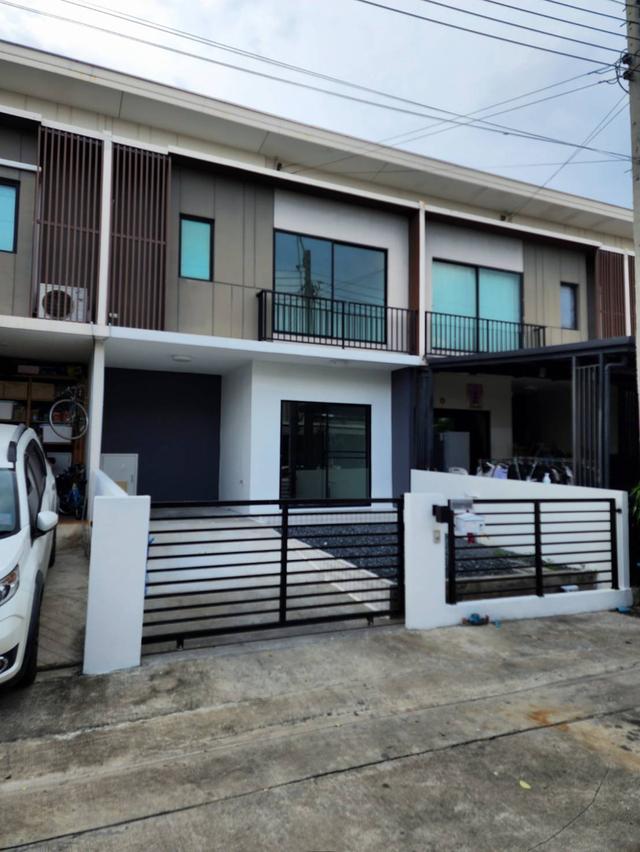 ขายถูก ทาวน์โฮม 2 ชั้น  ม.เดอะคอนเนค 43 วงแหวน-รามอินทรา2  ถ.คู่ขนานกาญจนาภิเษก  แขวงท่าแร้ง  เขตบางเขน กรุงเทพ 2