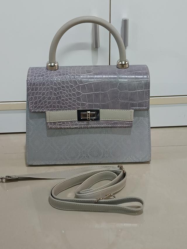 กระเป๋าสะพายมือสอง สินค้าพร้อมส่ง