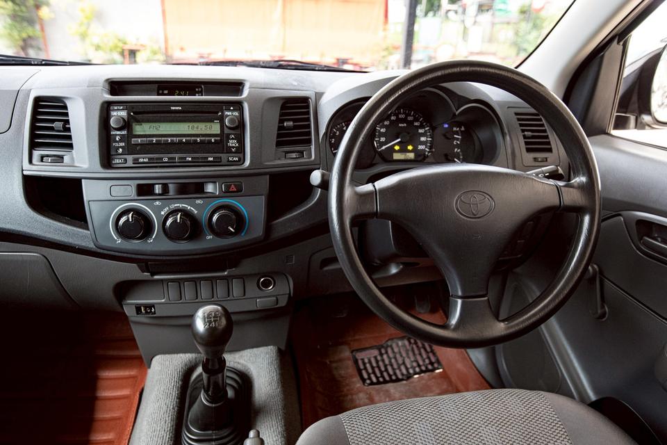Toyota Vigo Champ Cab 2.5J ดีเซล เกียร์ธรรมดา ปี 2011 สีเทา มือเดียวป้ายแดง 16