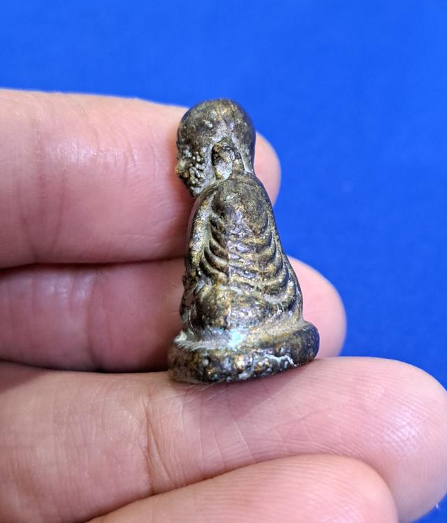 หลวงพ่อเงินรุ่นปืนแตกปี 2528