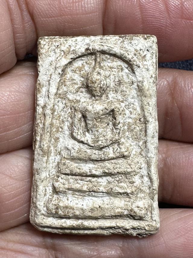 พระสมเด็จเนื้อเก่า ๆ