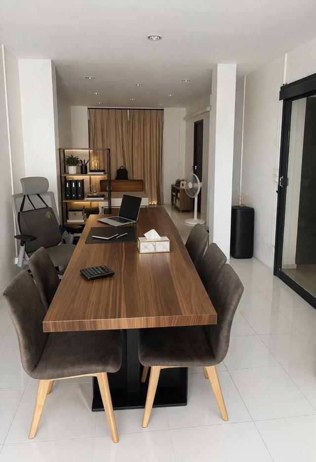 ประกาศขาย / ให้เช่า อาคารพาณิชย์ 2 คูหา หลังมุม ใกล้เมกาบางนา อาคารพาณิชย์ 3 ชั้นครึ่ง พร้อมห้องดาดฟ้า ขนาด 2 คูหา หลังมุม เนื้อที่ 46 ตารางวา พื้นที่ 1