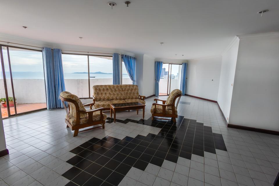 Spacious Sea View Condo in Paradise Condominium, Pattaya 6