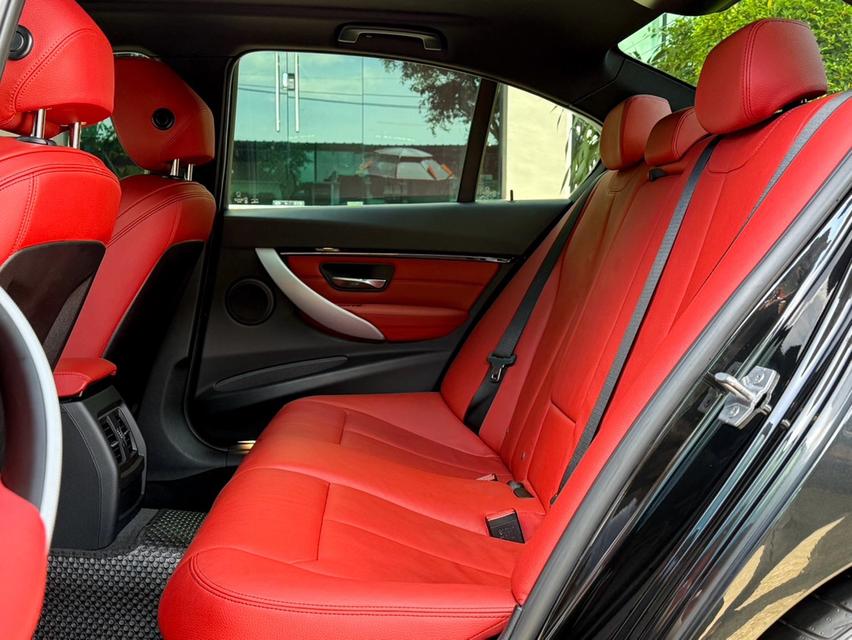 2018 BMW 320D M PERFORMANCE รถมือเดียวออกป้ายแดง รถวิ่งน้อย เข้าศูนย์ตามระยะ รถไม่เคยมีอุบัติเหตุครับ 14