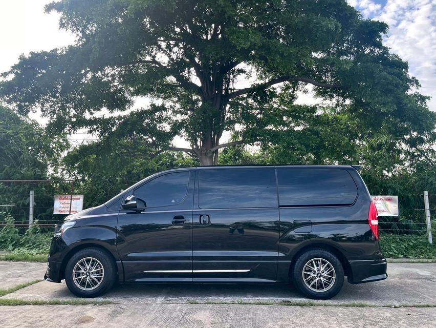 รหัสรถ AP53 Hyundai H1 2.5 Elite Ns ดีเชล สีดำ ปี2022