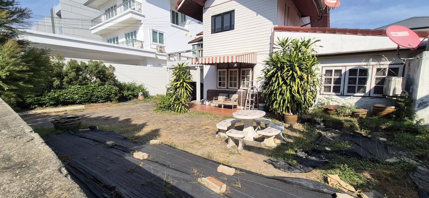 ขายบ้านเดี่ยว 2 ชั้น พื้นที่ 96 ตารางวา เขตพื้นที่เจริญ ใกล้ห้างสรรพสินค้าโรงเรียน โรงพยาบาล เดินทางเข้าออกสะดวกบ้านอยู่หลังสุดท้ายสุดซอย พื้นที่รอบบ้ 18