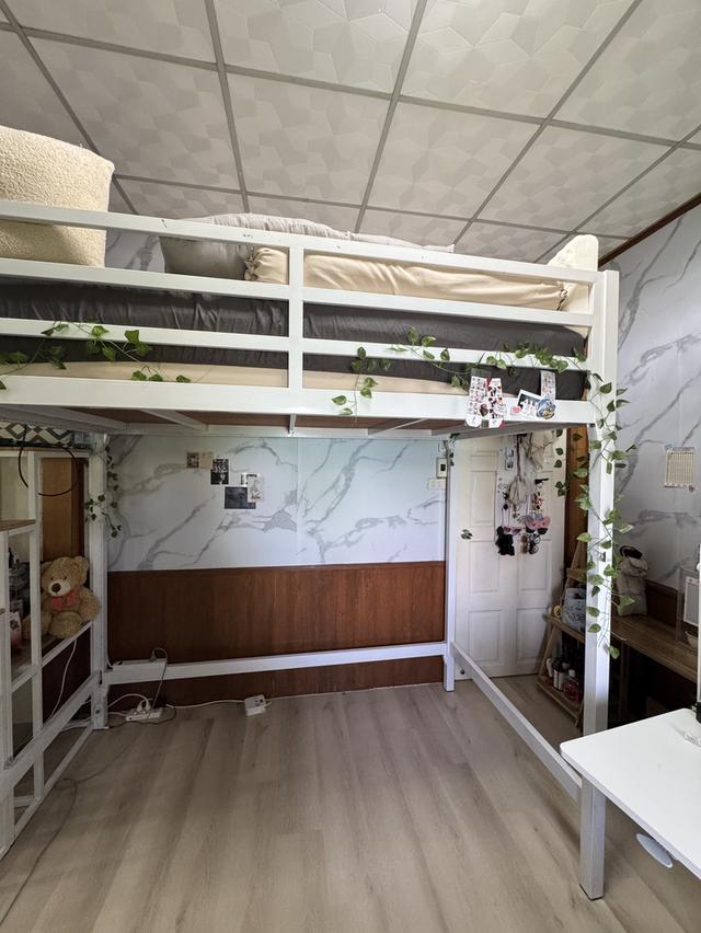 โครงเตียง 2 ชั้นมือสอง ขนาด 3.5 ฟุต ชั้นล่างสูง 160ซม. รวม2ชั้นสูง 190 ซม. สภาพดีแข็งแรงไม่โยกเยก มีรอยตำหนิจากที่หนีบโทรศัพท์เล็กน้อย รูปที่ 3