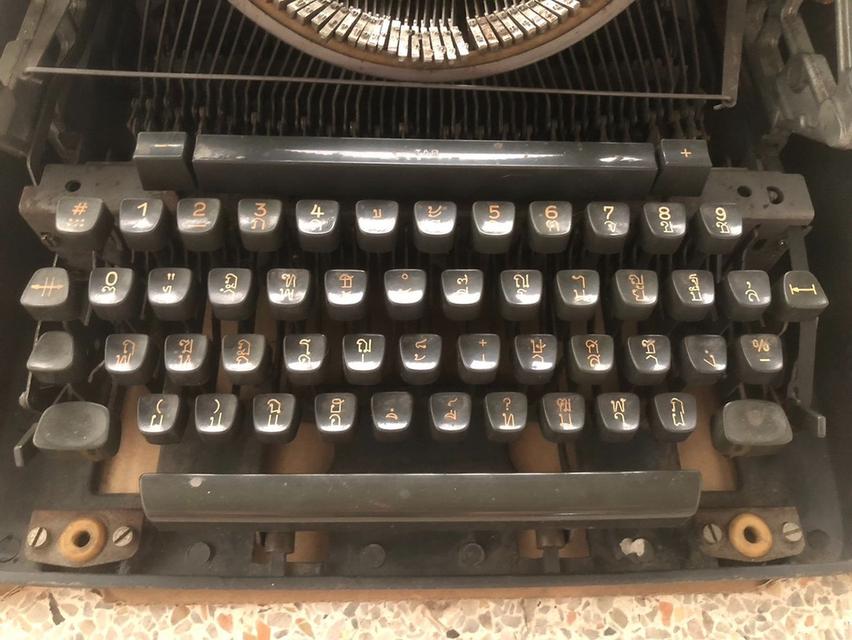 เครื่องพิมพ์ดีด Olympia SG-3 แป้นพิมพ์ไทย หายาก น่าสะสม เหมาะใช้งานหรือเป็นของตกแต่งวินเทจ (นัดรับบางบอน 1) 6