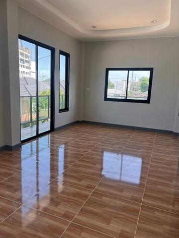 บ้านเดี่ยวให้เช่าทำเลนาป่าชลบุรี-ท้องคุ้ง 4 ห้องนอน 4 ห้องน้ำ 1 ห้องโถงใหญ่ 1 ห้องครัว 2-3 ที่จอดรถพื้นที่ใช้สอยขนาด 74 5