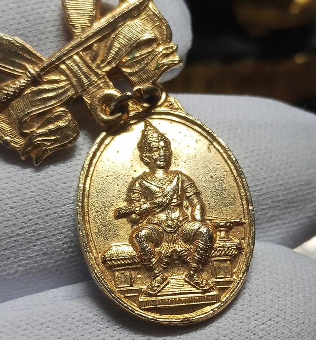 เหรียญพ่อขุนรามคำแหงมหาราช กะไหล่ทอง ที่ระลึกพิธีเปิดอนุสาวรีย์ กองกำกับการตำรวจตระเวนชายแดนเขต 9 (กก.ตชด.เขต 9) จังหวัดสงขลา สร้างเมื่อปี พ.ศ. 2519