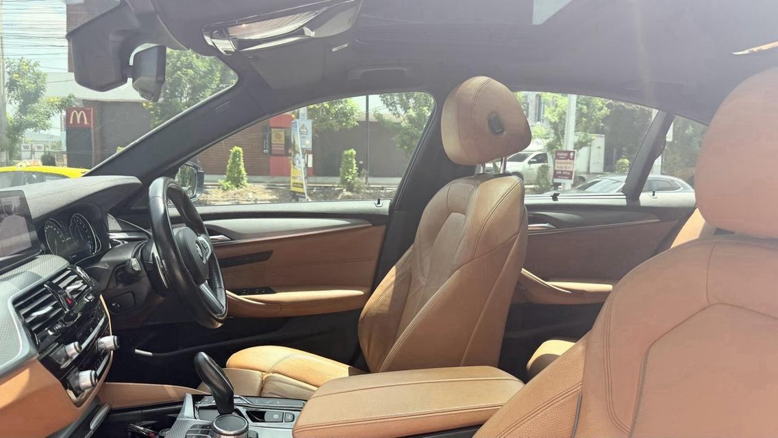 (แจ้งรหัสรถ KPV5461) 2018 จด 23 BMW 530e 2.0 M SPORT รูปที่ 12
