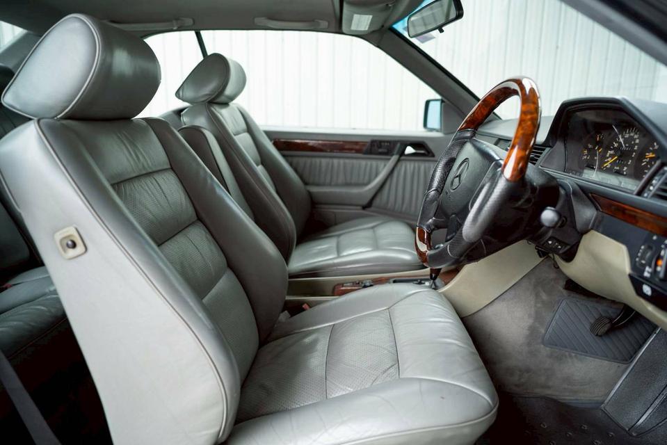 Mercedes-Benz CE280 W124 1993 (Classic Coupé) 12