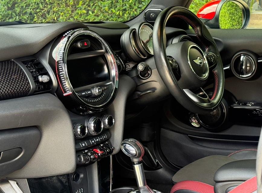 2017 MINI JOHN COOPER WORKS ( แท้ ) รถมือเดียวออกป้ายแดง รถวิ่งน้อย เข้าศูนย์ตามระยะ ไม่เคยมีอุบัติเหตุครับ 13