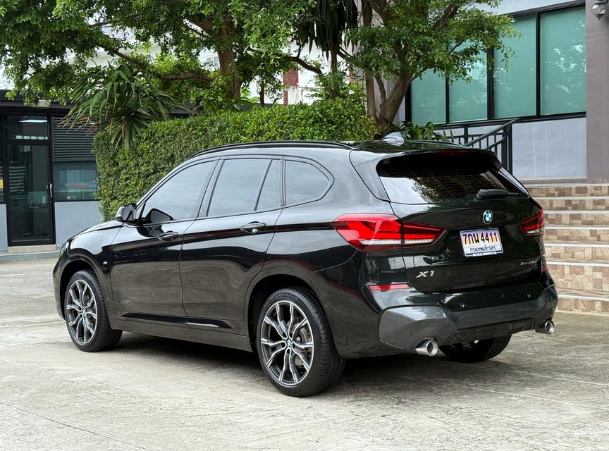 2021 BMW X1 20D MSPORT LCI รถมือเดียวออกป้ายแดง รถวิ่งน้อย เข้าศูนย์ทุกระยะ รถยังมีวารันตีศูนย์เหลืออีกนานครับ 6