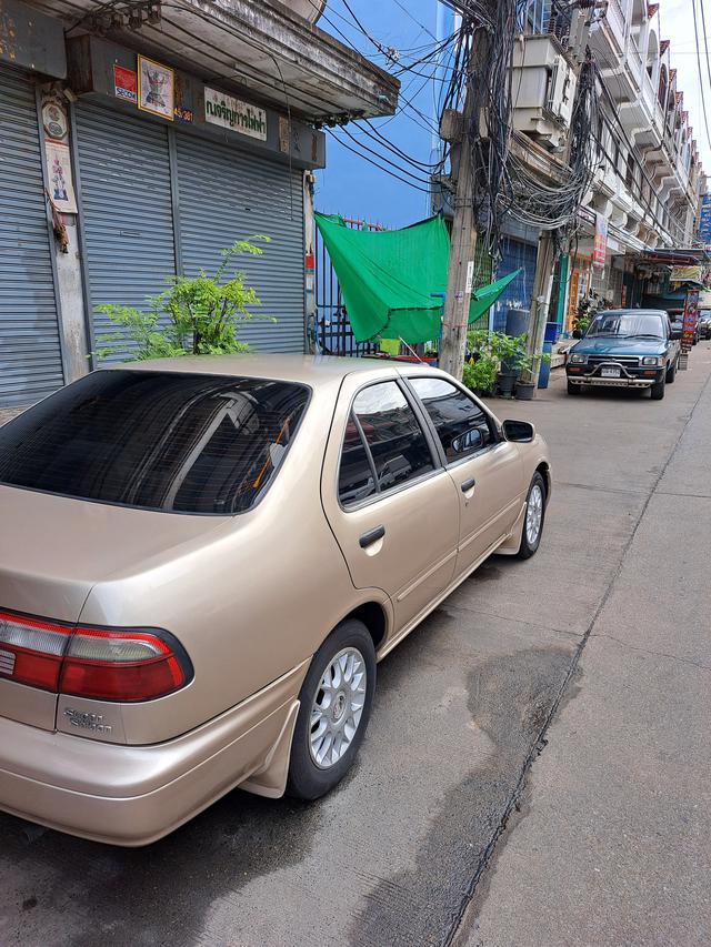 Nissan Sunny  5