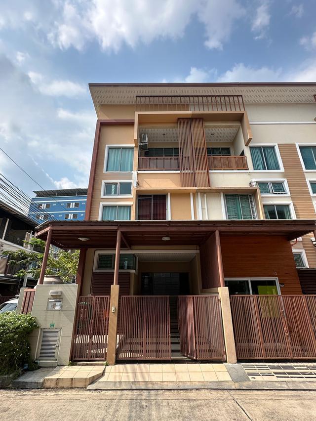 ขายทาวขายทาวน์เฮ้าส์ 3 ชั้น นนทรีพลัสบางกรวย เนื้อที่ 26 ตร.วา 4 ห้องนอน 3 ห้องน้ำ 1