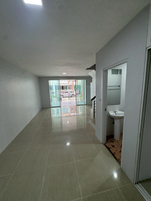 🏡 ทาวน์โฮมรีโนเวทใหม่ทั้งหลัง ราคาต่ำกว่าประเมิน หมู่บ้านมี รปภ. 24 ชม. | คลองสามวา ถ.หทัยราษฎร์ 4