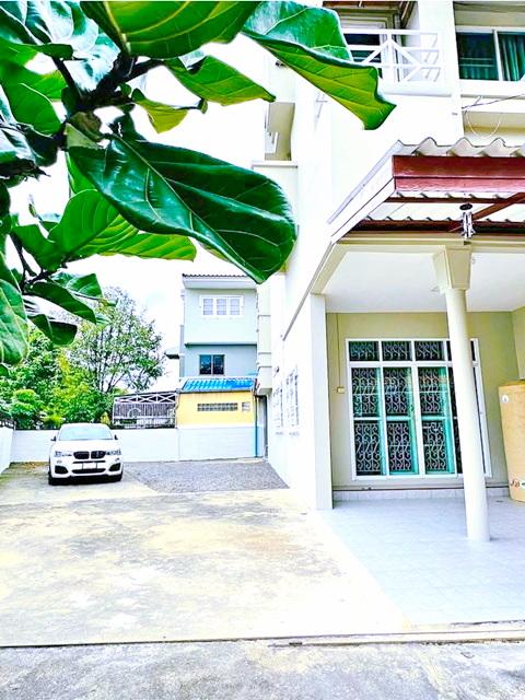 หลังสุดท้าย นิคมบางชัน 1.1 กม เสรีไทย 77-85 สวนสยาม100ม. MRT ราษฎร์พัฒนา ให้เช่าทาวน์โฮม 3 ชั้น 49 ตร.วา.200 ตร.ม. พร้อม 4