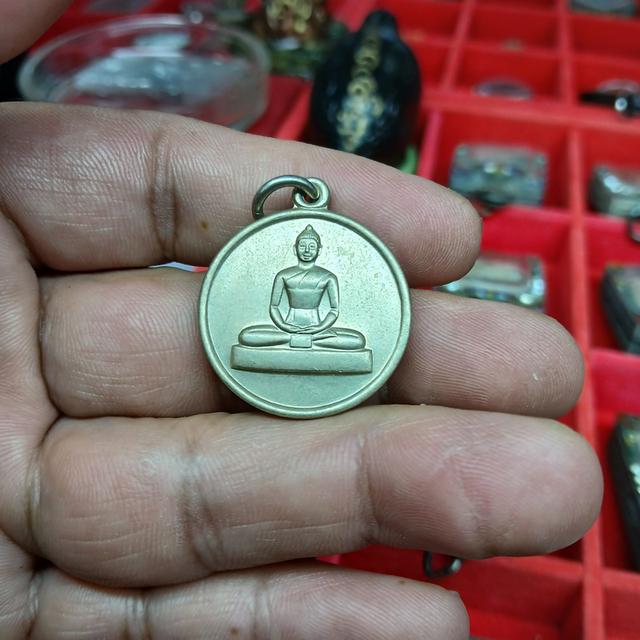 เหรียญพระธรรมกาย เนื้ออัลปาก้า พิธีหล่อพระธรรมกายประจำตัว ประดิษฐาน ณ ธรรมกายเจดีย์ วัดพระธรรมกาย ที่ระลึกในงานวิสาขพุทธบูชา ปี 2539 รูปที่ 5