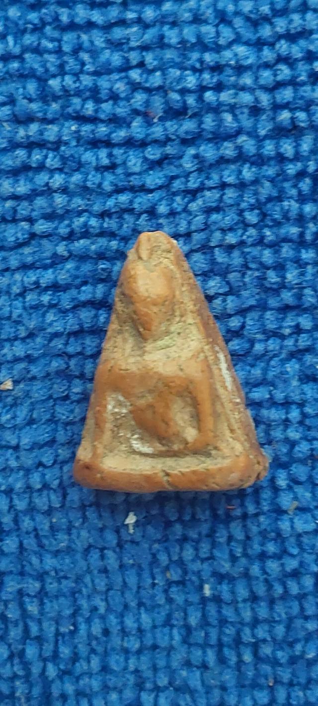 พระนางพญา พิมพ์เล็กเข่าตรง กรุวัดนางพญาพิษณุโลก รูปที่ 2