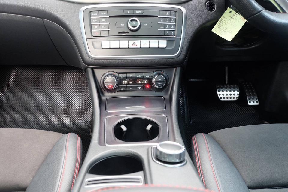 Mercedes-Benz GLA 250 AMG หลังคาแก้ว ปี 2020 Sาคาเพียง 798,000.- 17